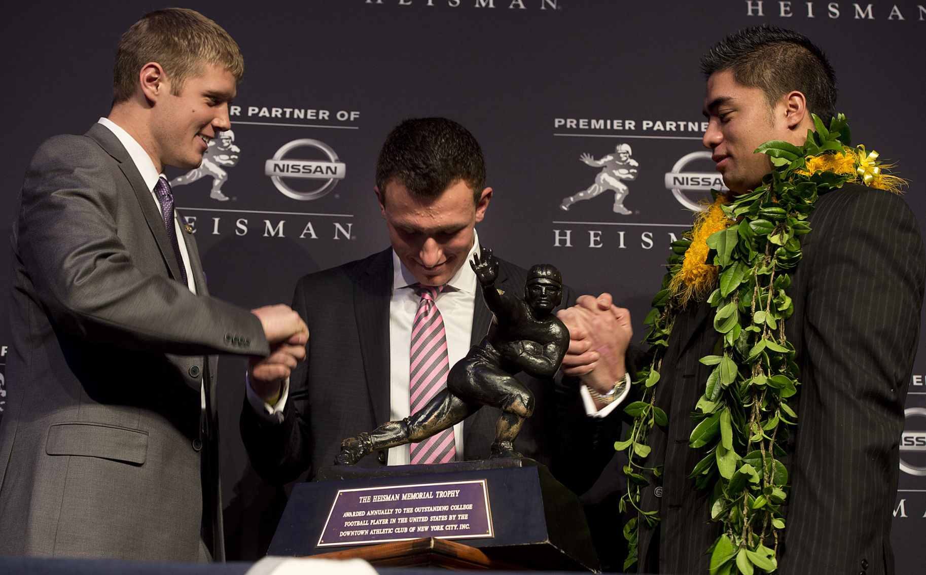 Johnny Manziel wins the Heisman Trophy